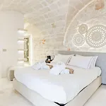 Palazzo Vico Bianco Raro Homes Collection