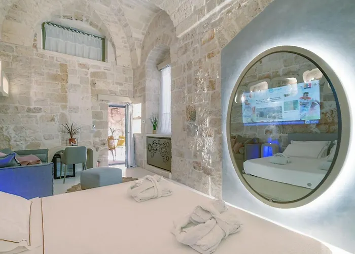 Palazzo Vico Bianco Raro Homes Collection