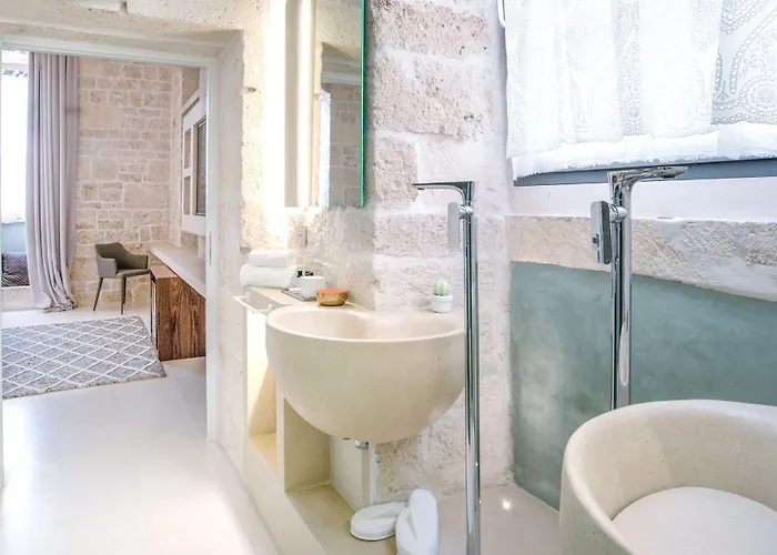 Palazzo Vico Bianco Raro Homes Collection