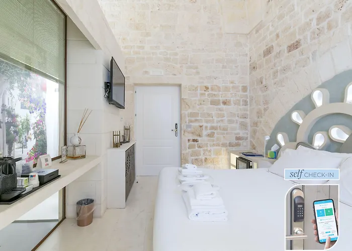 Palazzo Vico Bianco Raro Homes Collection