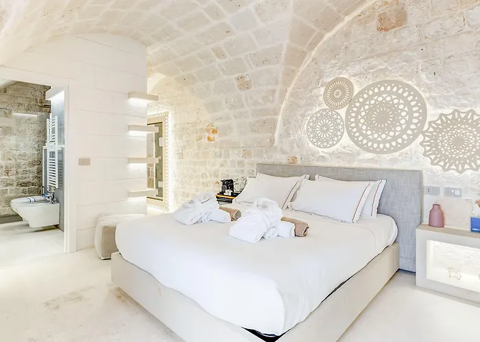 Palazzo Vico Bianco Raro Homes Collection