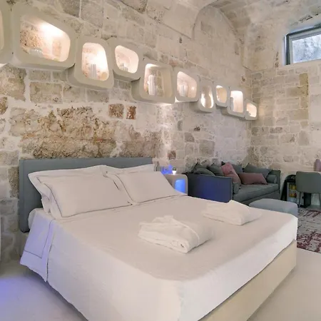 Palazzo Vico Bianco Raro Homes Collection