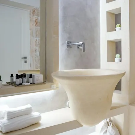 Palazzo Vico Bianco Raro Homes Collection
