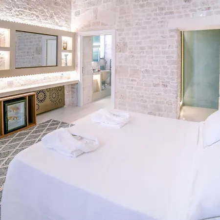 Palazzo Vico Bianco Raro Homes Collection