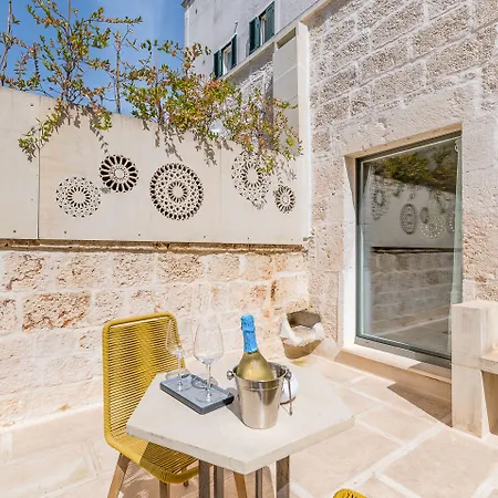 Palazzo Vico Bianco Raro Homes Collection בית הארחה 2*