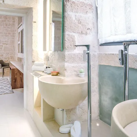 Palazzo Vico Bianco Raro Homes Collection