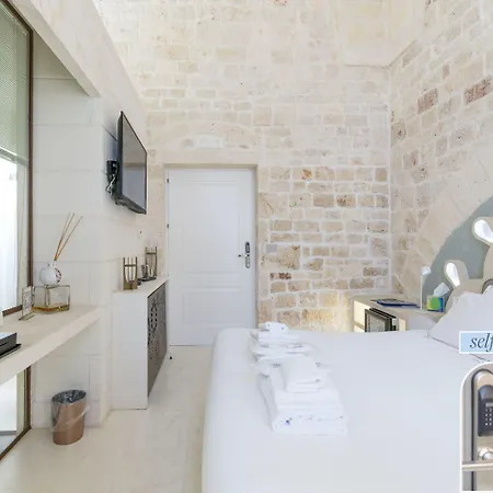 Palazzo Vico Bianco Raro Homes Collection